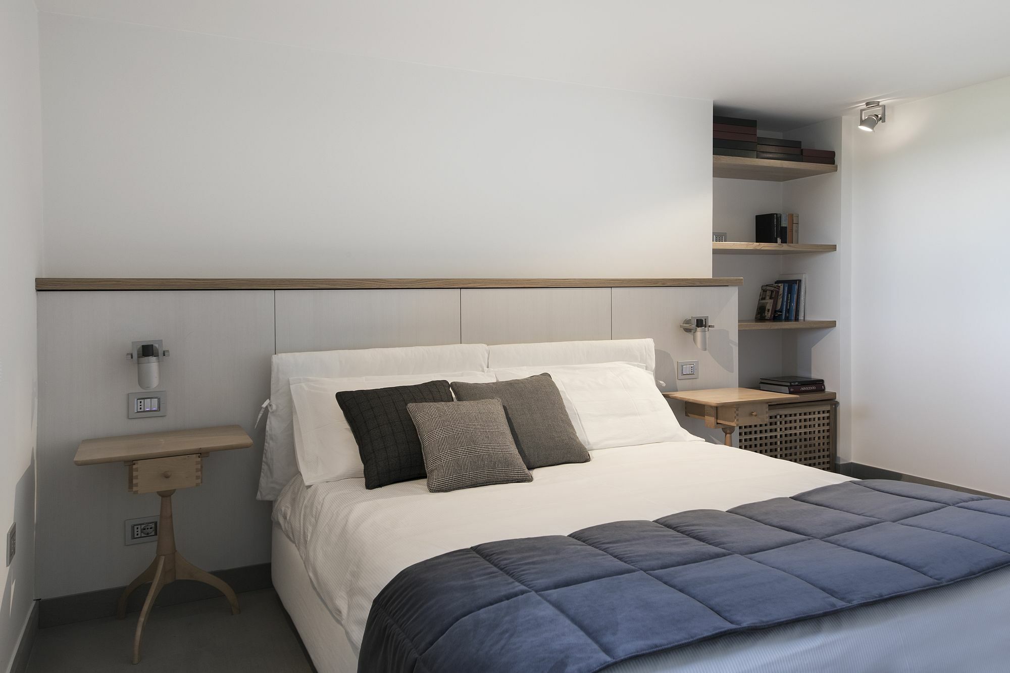 Suite & Pool-Como House-160 Mt-Private Indoor Swimming Pool, Heated All Year-Private Covered Parking-Private Garden And Terrace-Fully Equipped Kitchen Екстериор снимка