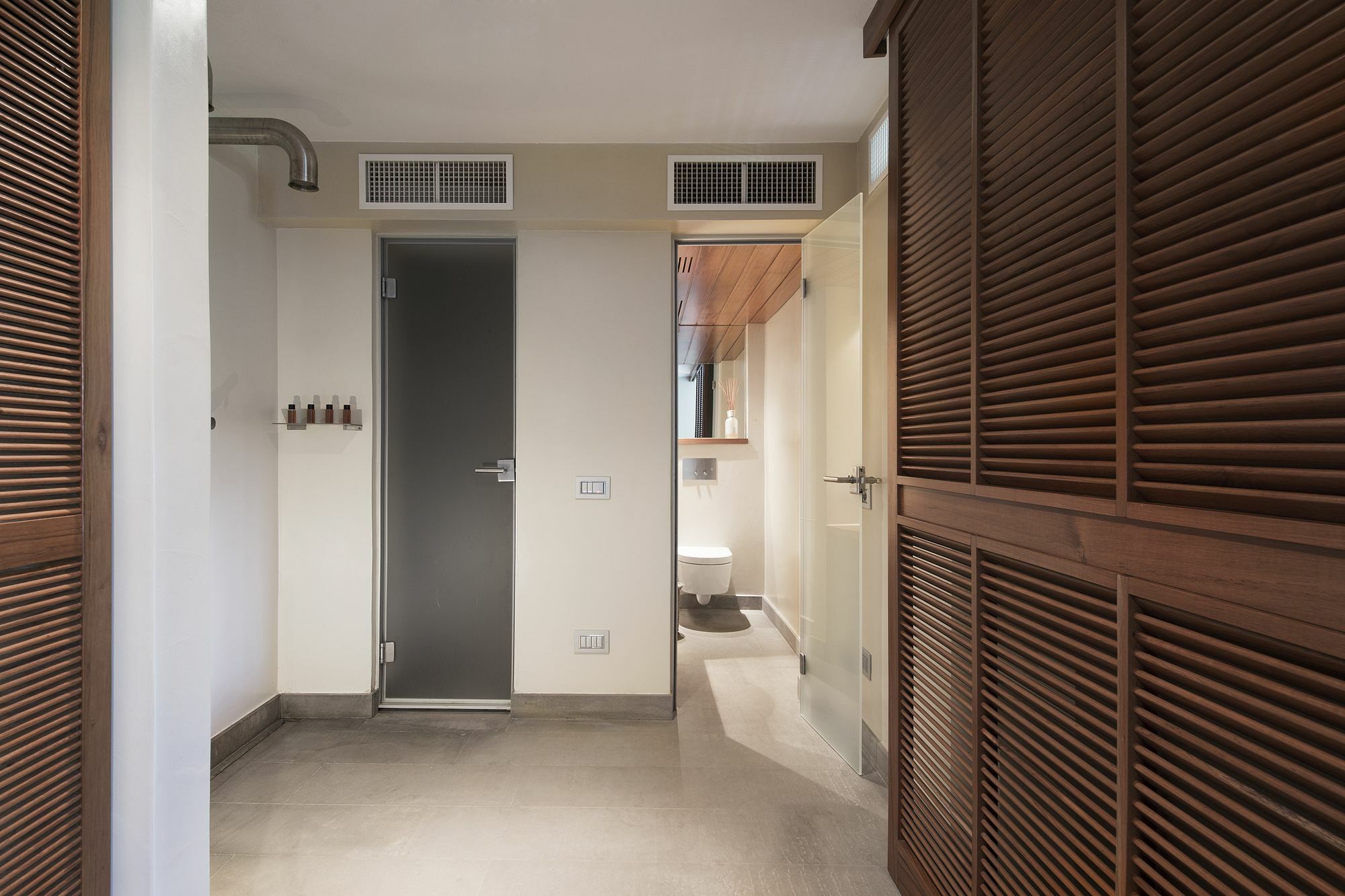 Suite & Pool-Como House-160 Mt-Private Indoor Swimming Pool, Heated All Year-Private Covered Parking-Private Garden And Terrace-Fully Equipped Kitchen Екстериор снимка